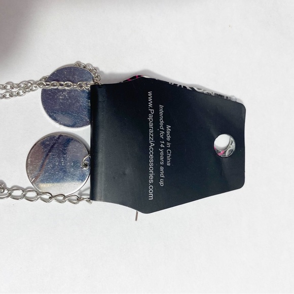 PAPARAZZI NWT chain necklace with silvertone and acrylic disks bonus earrings. - Picture 4 of 5